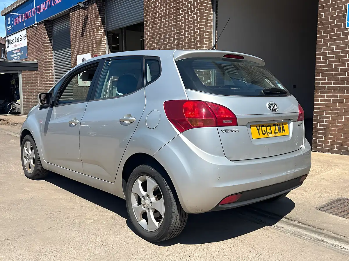 Used 2013 Kia Venga 2 Silver - Interior and Exterior details 5