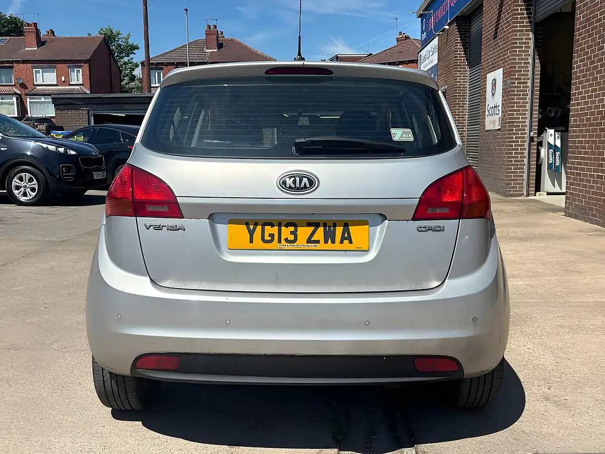 Used 2013 Kia Venga 2 Silver - Interior and Exterior details 6