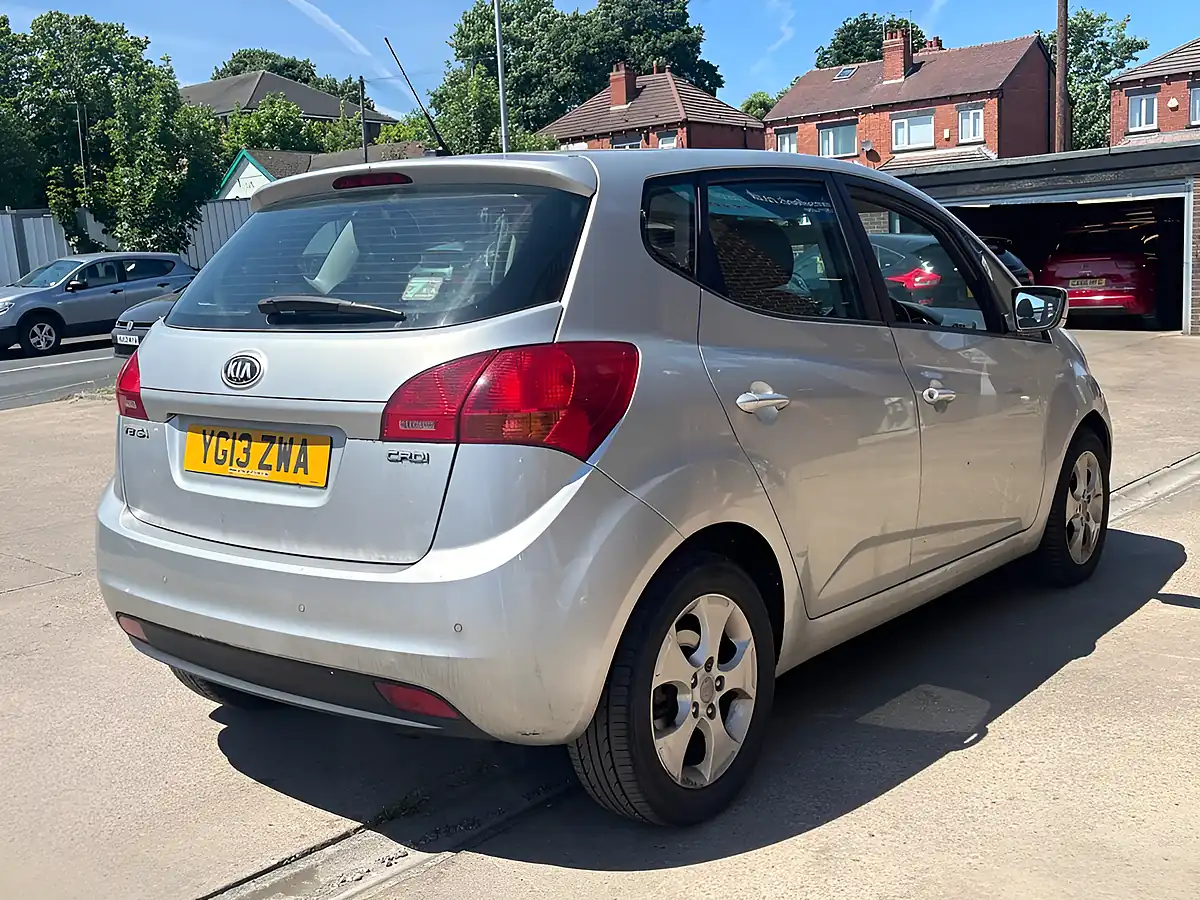 Used 2013 Kia Venga 2 Silver - Interior and Exterior details 7