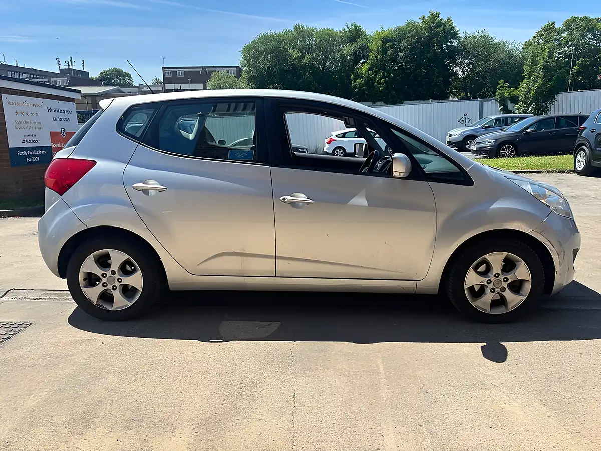 Used 2013 Kia Venga 2 Silver - Interior and Exterior details 8