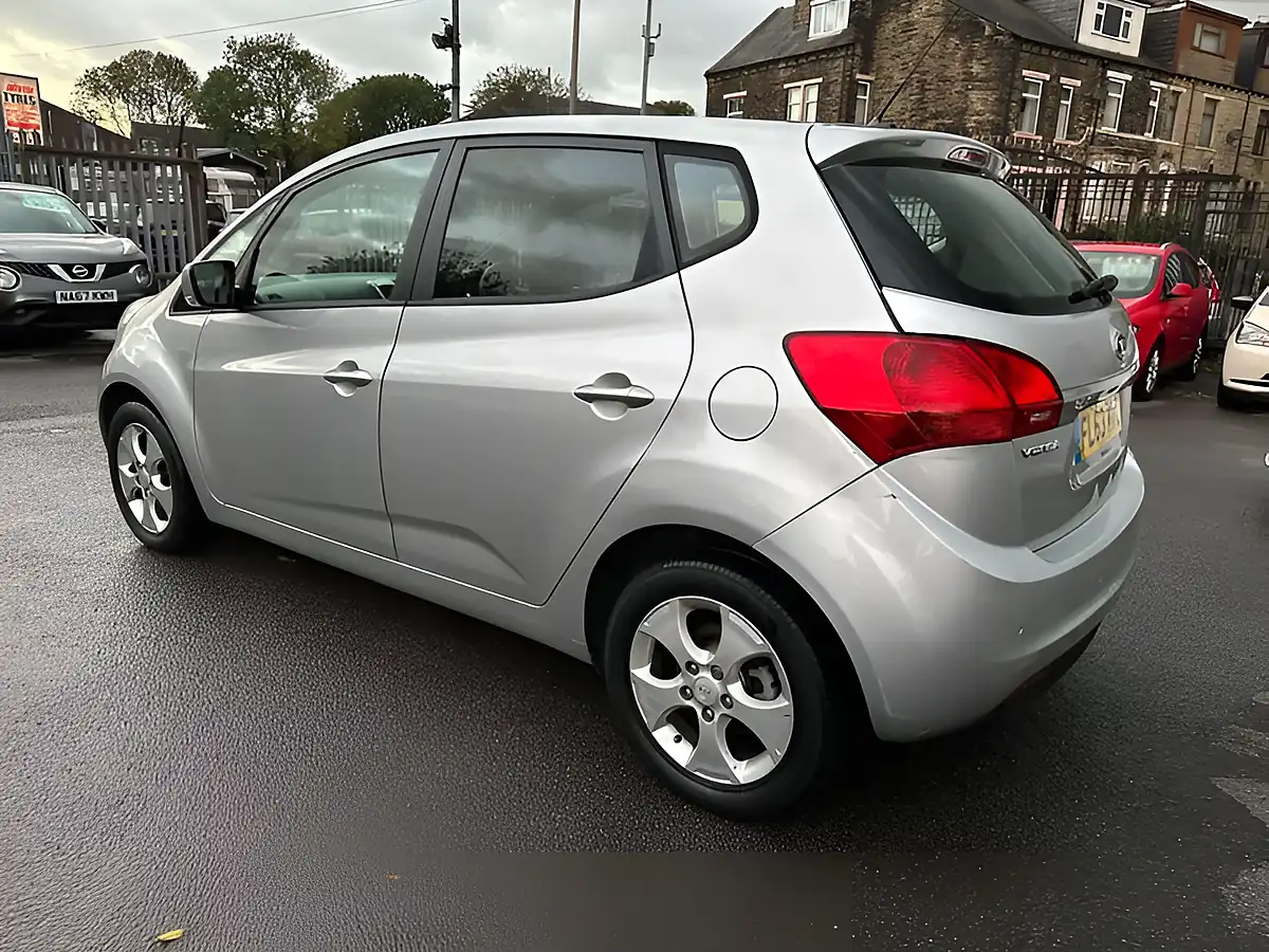 Used 2013 Kia Venga 2 Silver - Interior and Exterior details 10