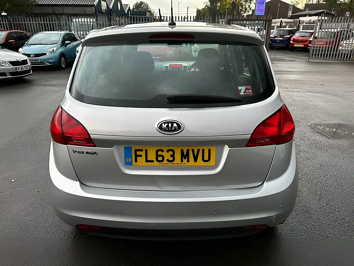 Used 2013 Kia Venga 2 Silver - Interior and Exterior details 11