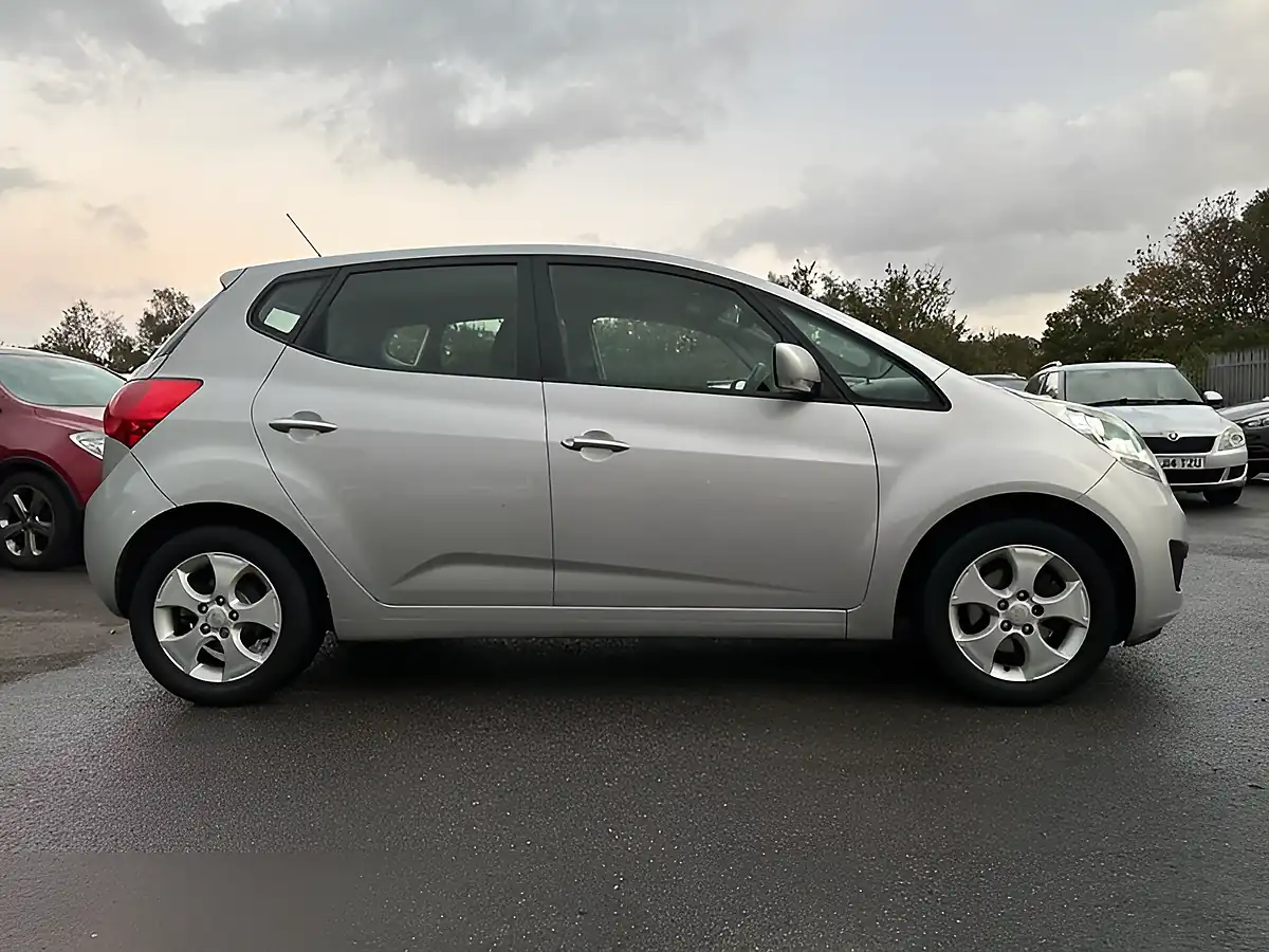 Used 2013 Kia Venga 2 Silver - Interior and Exterior details 13