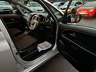 Used 2013 Kia Venga 2 Silver - Interior and Exterior details 14