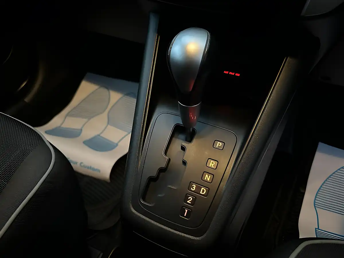 Used 2013 Kia Venga 2 Silver - Interior and Exterior details 15