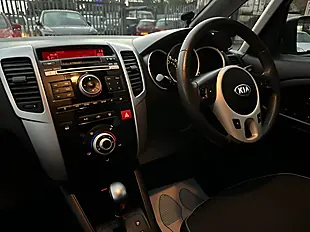 Used 2013 Kia Venga 2 Silver - Interior and Exterior details 19