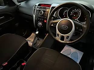 Used 2013 Kia Venga 2 Silver - Interior and Exterior details 2