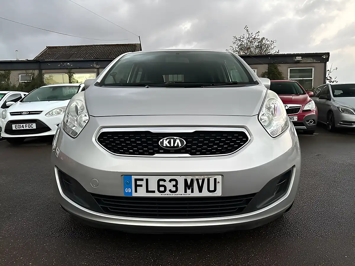 Used 2013 Kia Venga 2 Silver - Interior and Exterior details 4