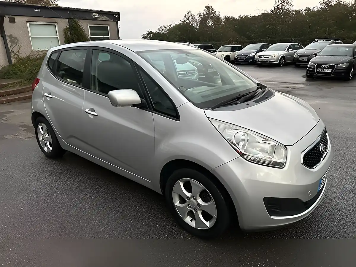 Used 2013 Kia Venga 2 Silver - Interior and Exterior details 8