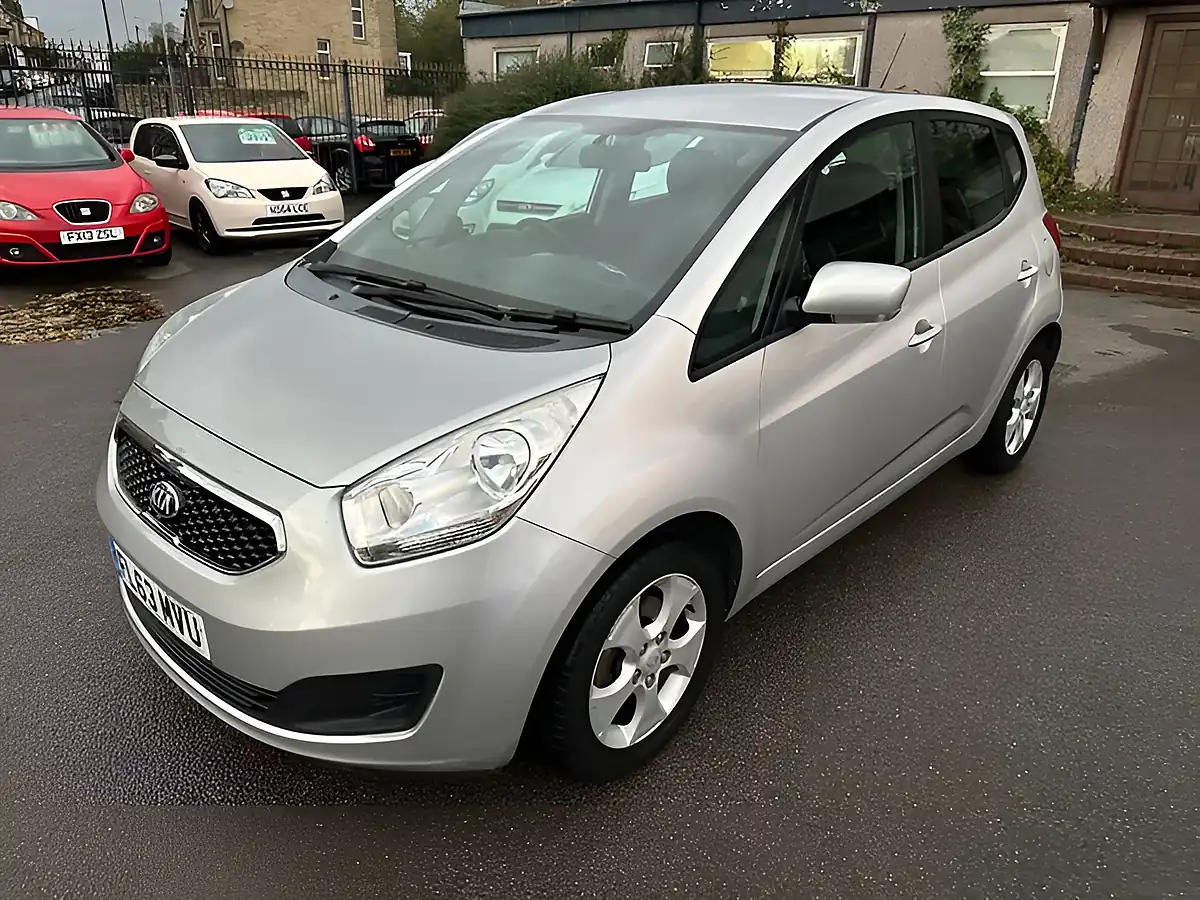 Used 2013 Kia Venga 2 Silver - Interior and Exterior details 9