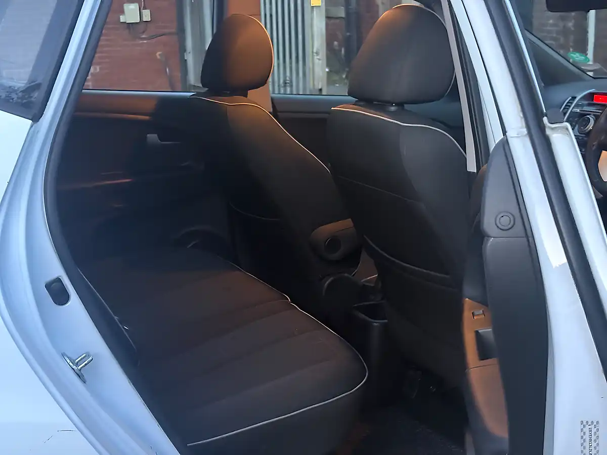 Used 2013 Kia Venga 2 White - Interior and Exterior details 13