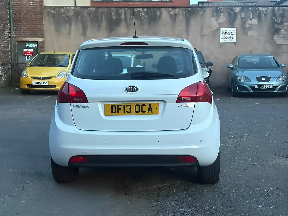 Used 2013 Kia Venga 2 White - Interior and Exterior details 4