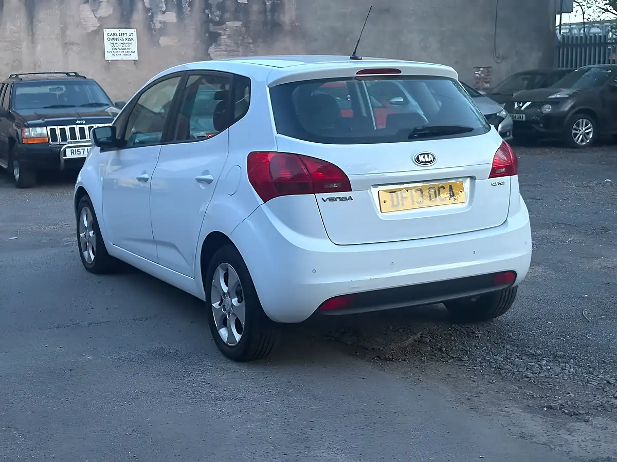 Used 2013 Kia Venga 2 White - Interior and Exterior details 5