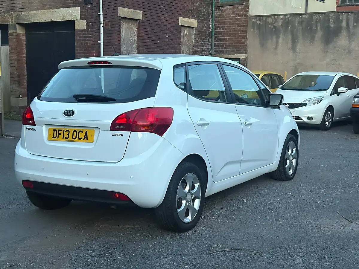 Used 2013 Kia Venga 2 White - Interior and Exterior details 6