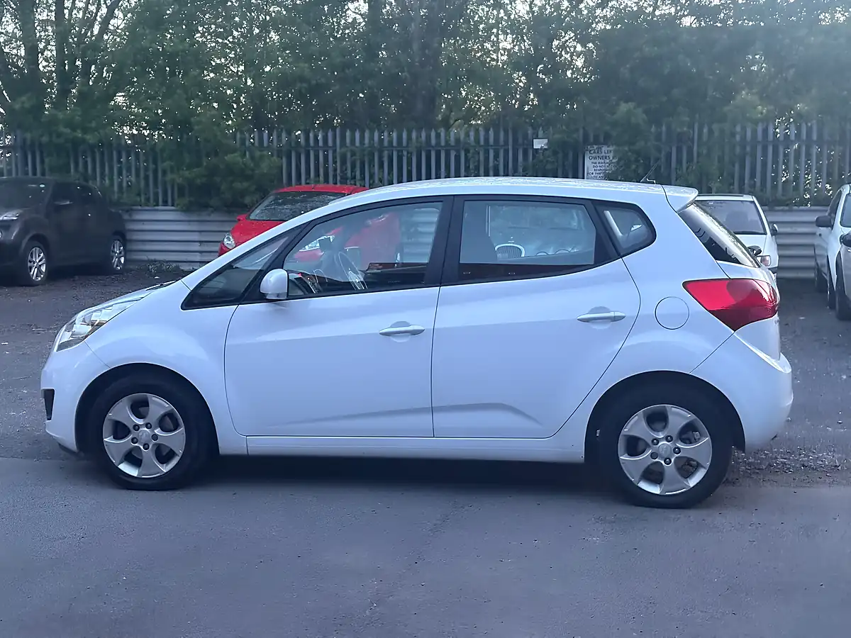 Used 2013 Kia Venga 2 White - Interior and Exterior details 8