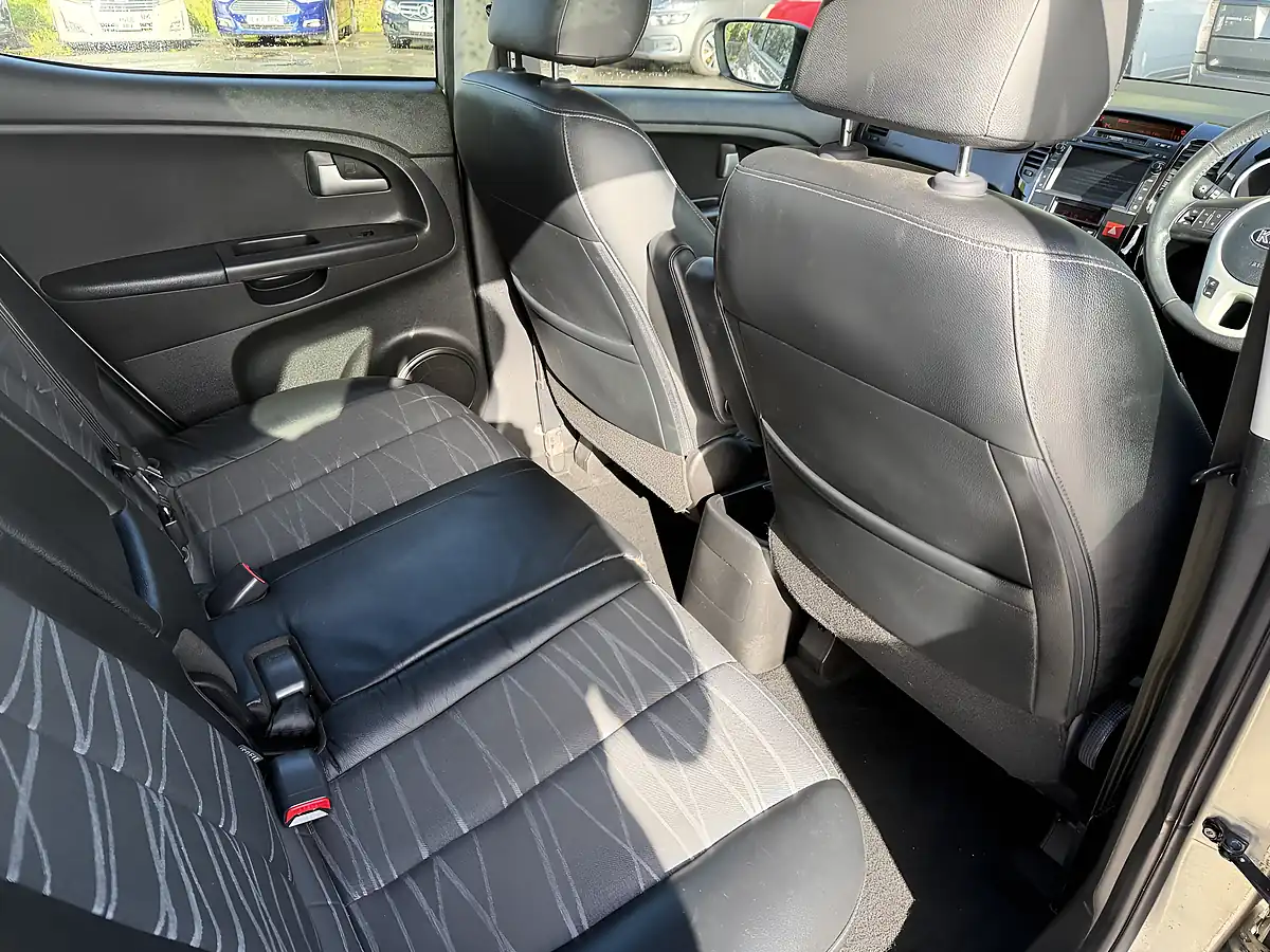 Used 2013 Kia Venga 3 Silver - Interior and Exterior details 10