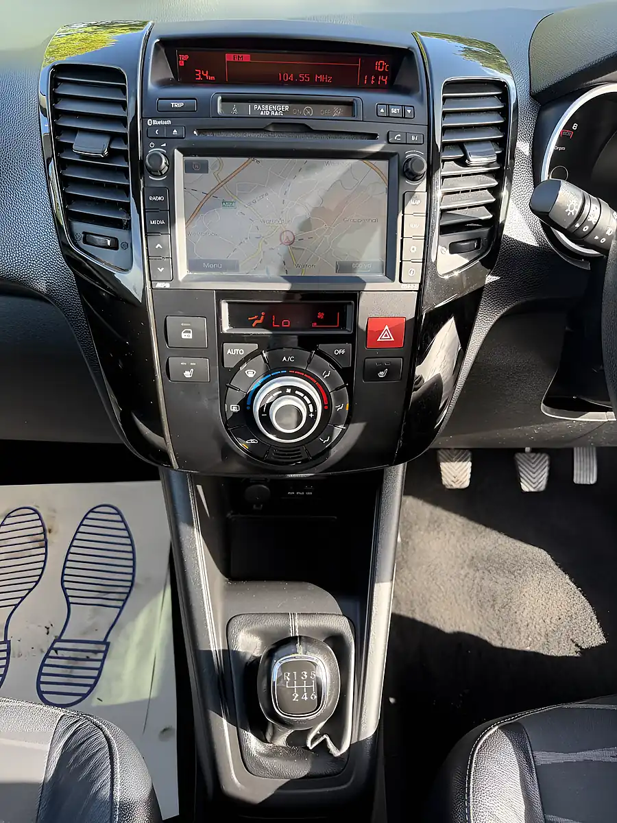 Used 2013 Kia Venga 3 Silver - Interior and Exterior details 13