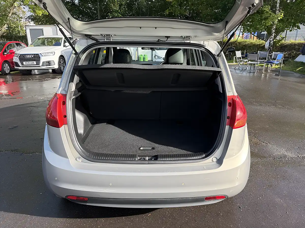 Used 2013 Kia Venga 3 Silver - Interior and Exterior details 15