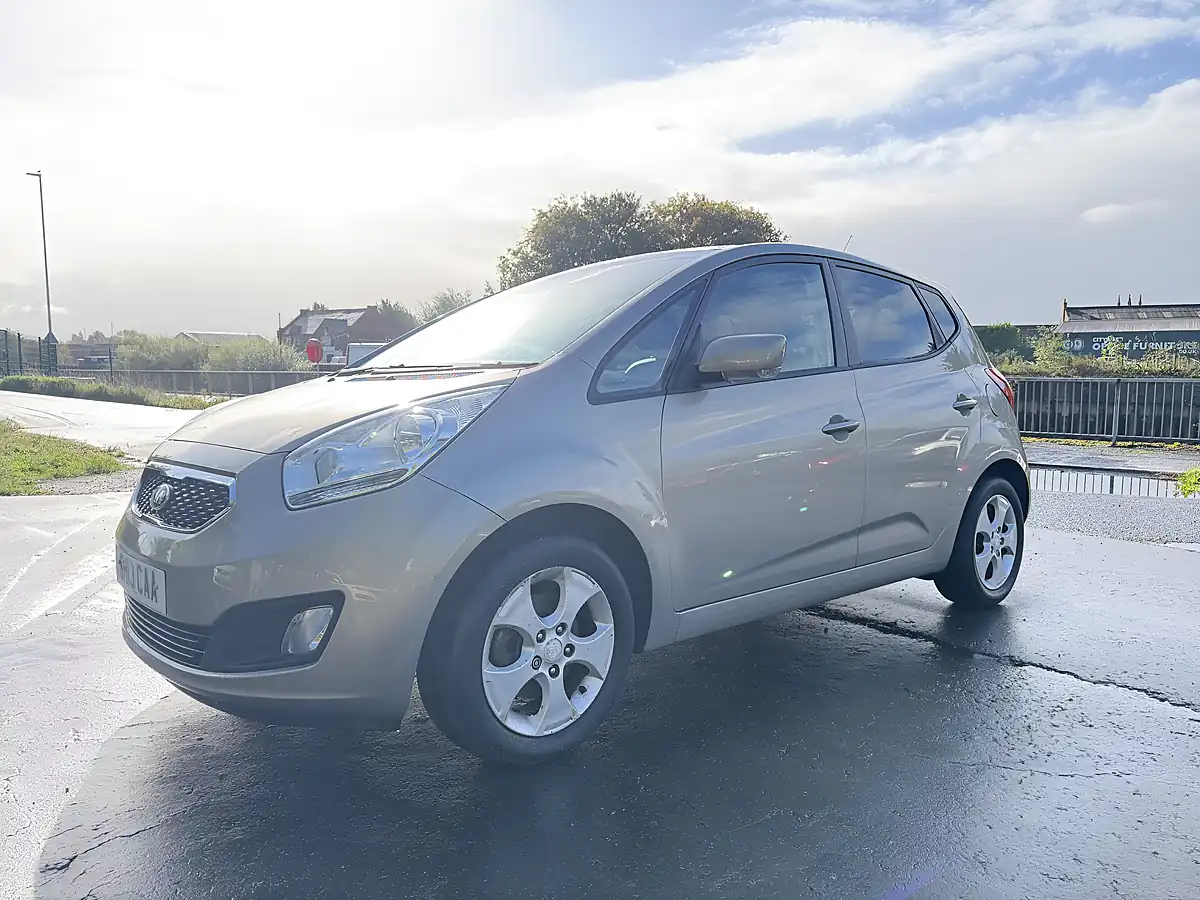 Used 2013 Kia Venga 3 Silver - Interior and Exterior details 2