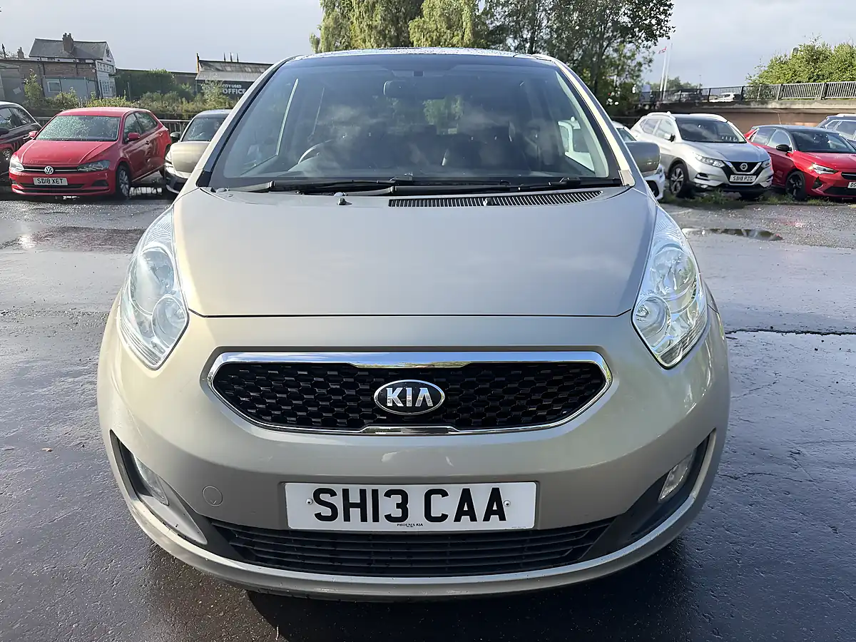 Used 2013 Kia Venga 3 Silver - Interior and Exterior details 3