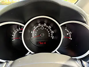 Used 2013 Kia Venga 3 Silver - Interior and Exterior details 6