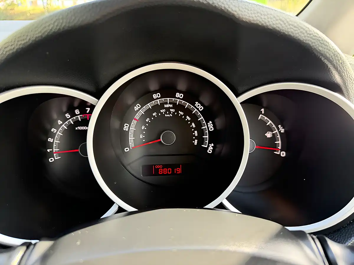 Used 2013 Kia Venga 3 Silver - Interior and Exterior details 6