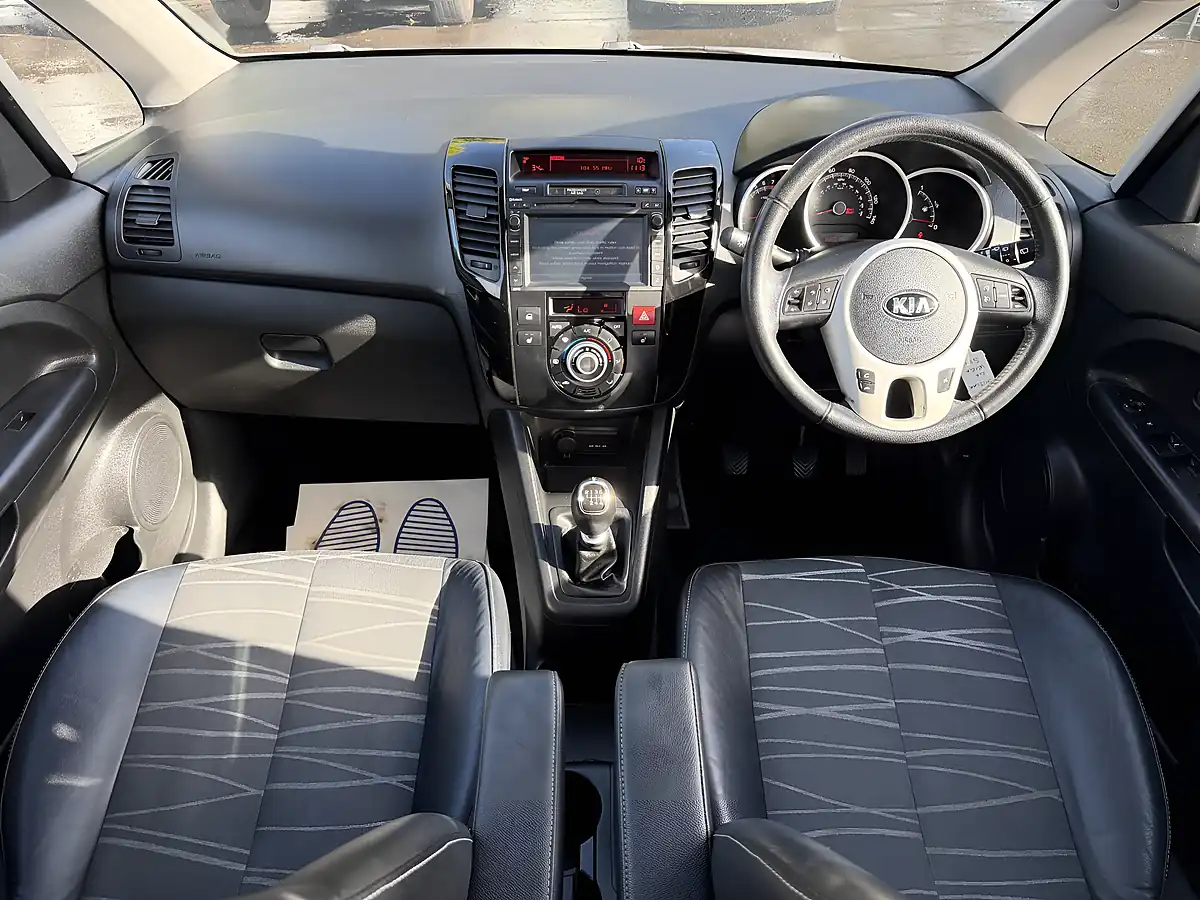 Used 2013 Kia Venga 3 Silver - Interior and Exterior details 7