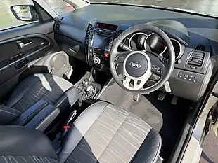 Used 2013 Kia Venga 3 Silver - Interior and Exterior details 9