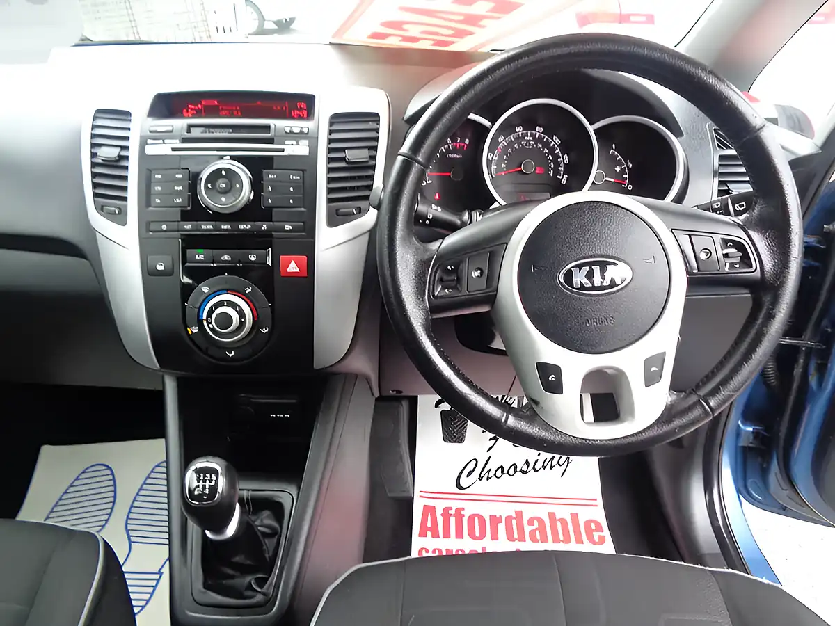 Used 2013 Kia Venga Ecodynamics 2 Blue - Interior and Exterior details 10