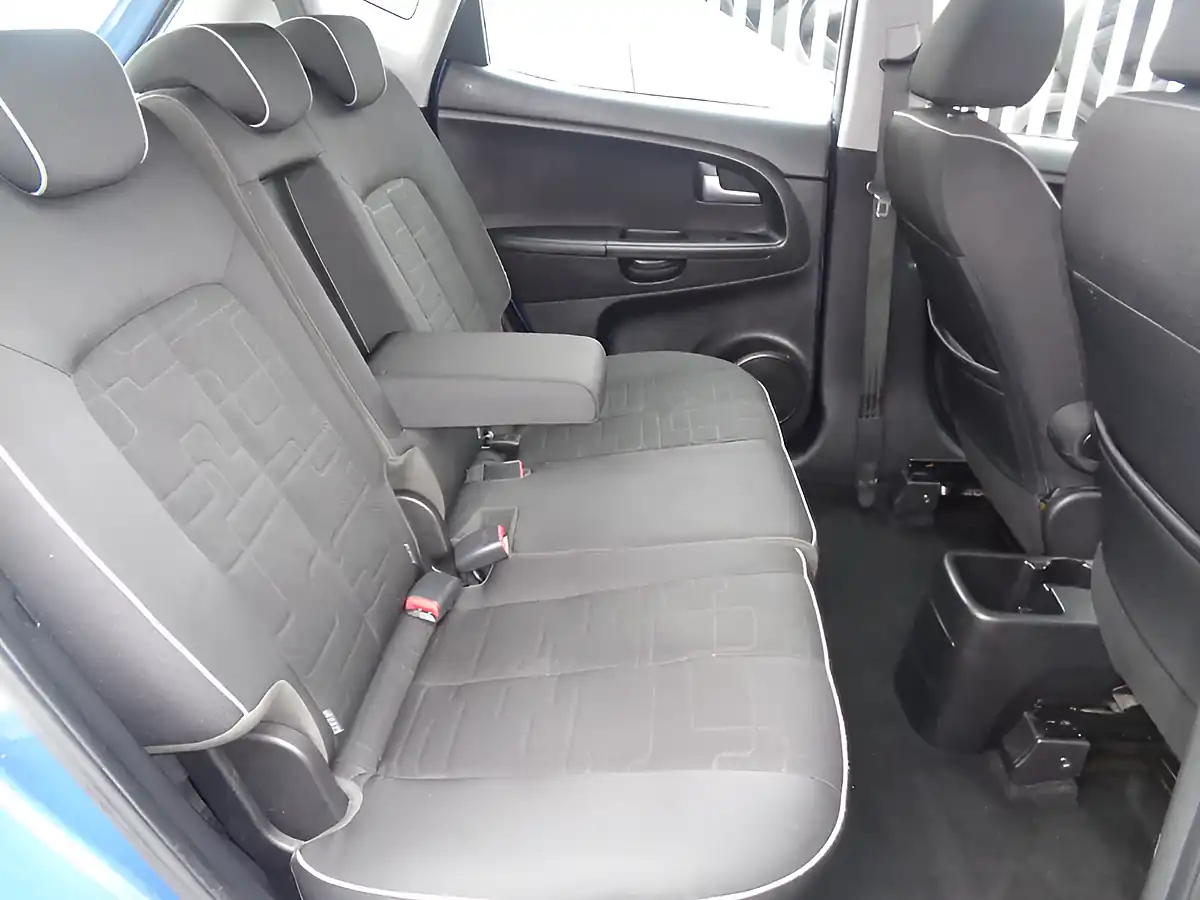 Used 2013 Kia Venga Ecodynamics 2 Blue - Interior and Exterior details 12
