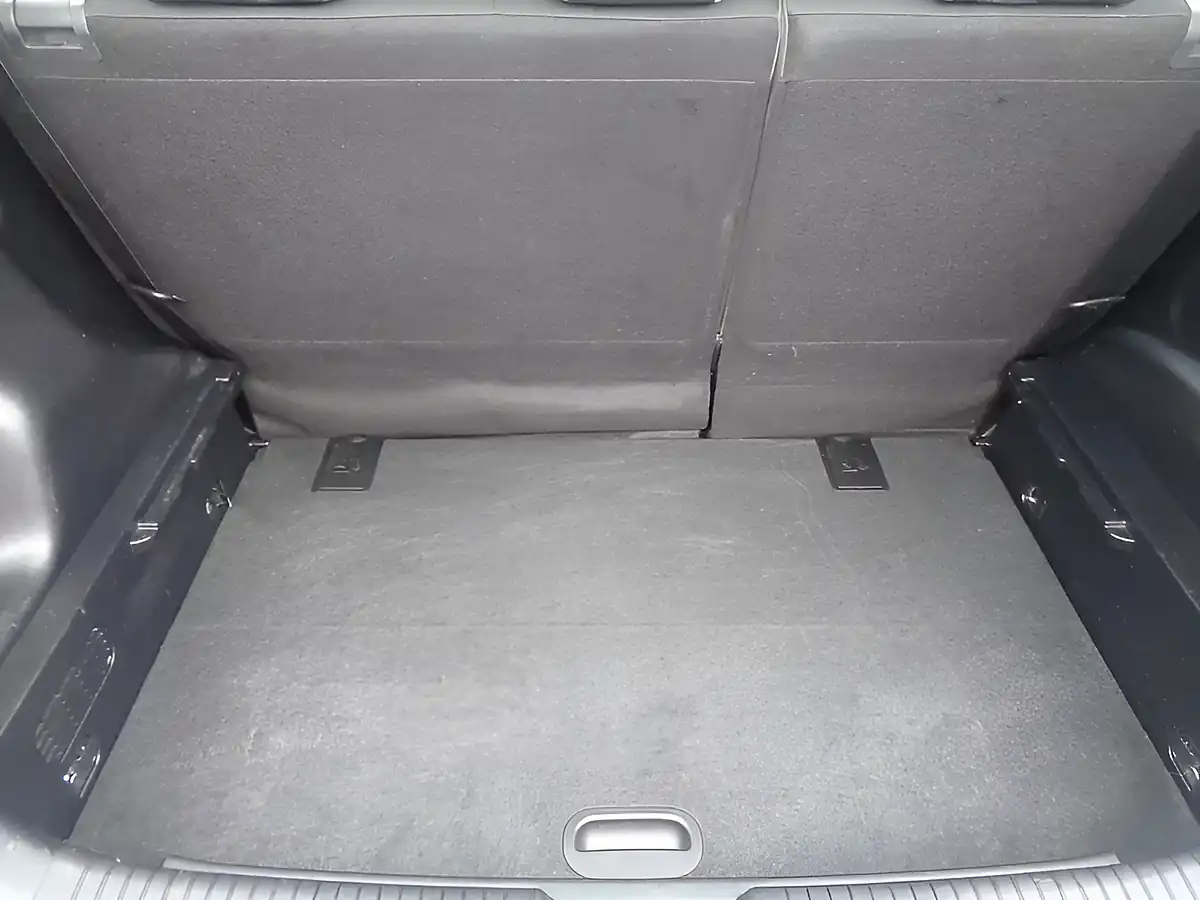 Used 2013 Kia Venga Ecodynamics 2 Blue - Interior and Exterior details 13