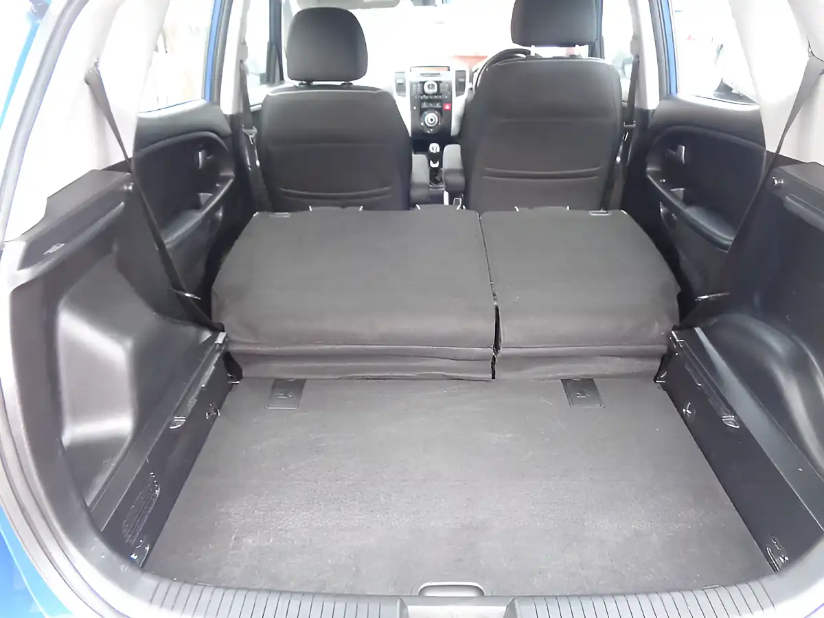 Used 2013 Kia Venga Ecodynamics 2 Blue - Interior and Exterior details 15