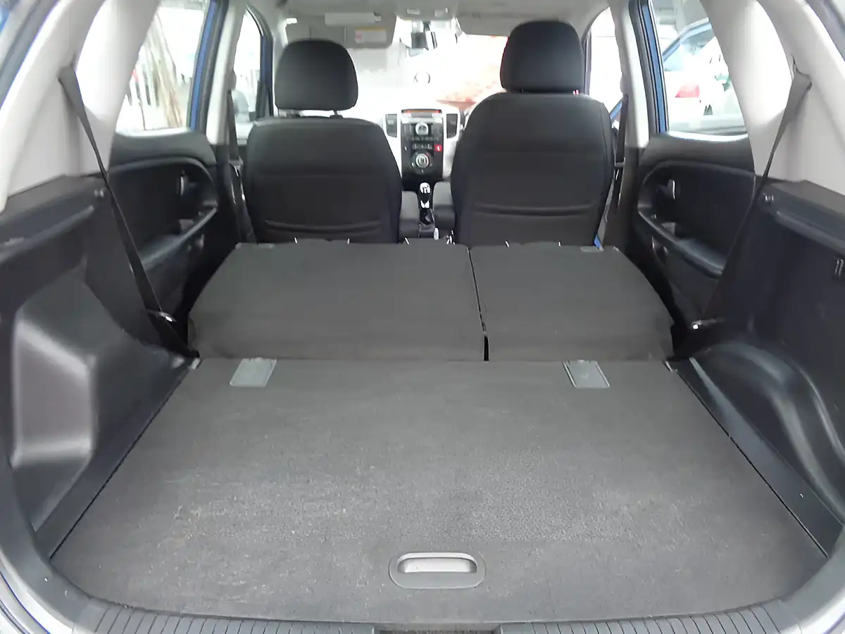 Used 2013 Kia Venga Ecodynamics 2 Blue - Interior and Exterior details 16