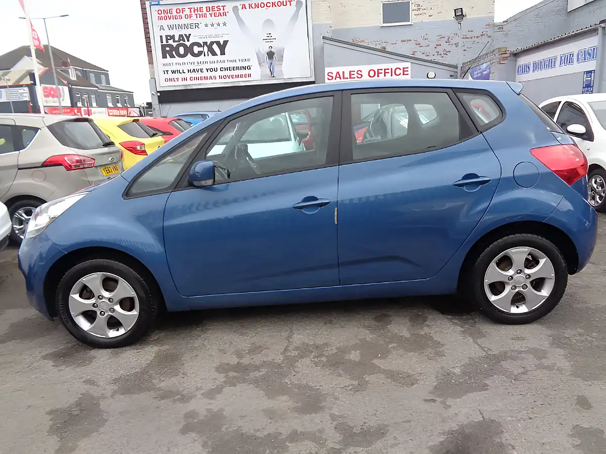 Used 2013 Kia Venga Ecodynamics 2 Blue - Interior and Exterior details 18