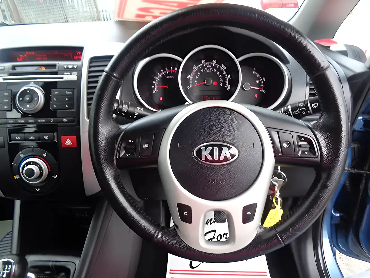 Used 2013 Kia Venga Ecodynamics 2 Blue - Interior and Exterior details 7