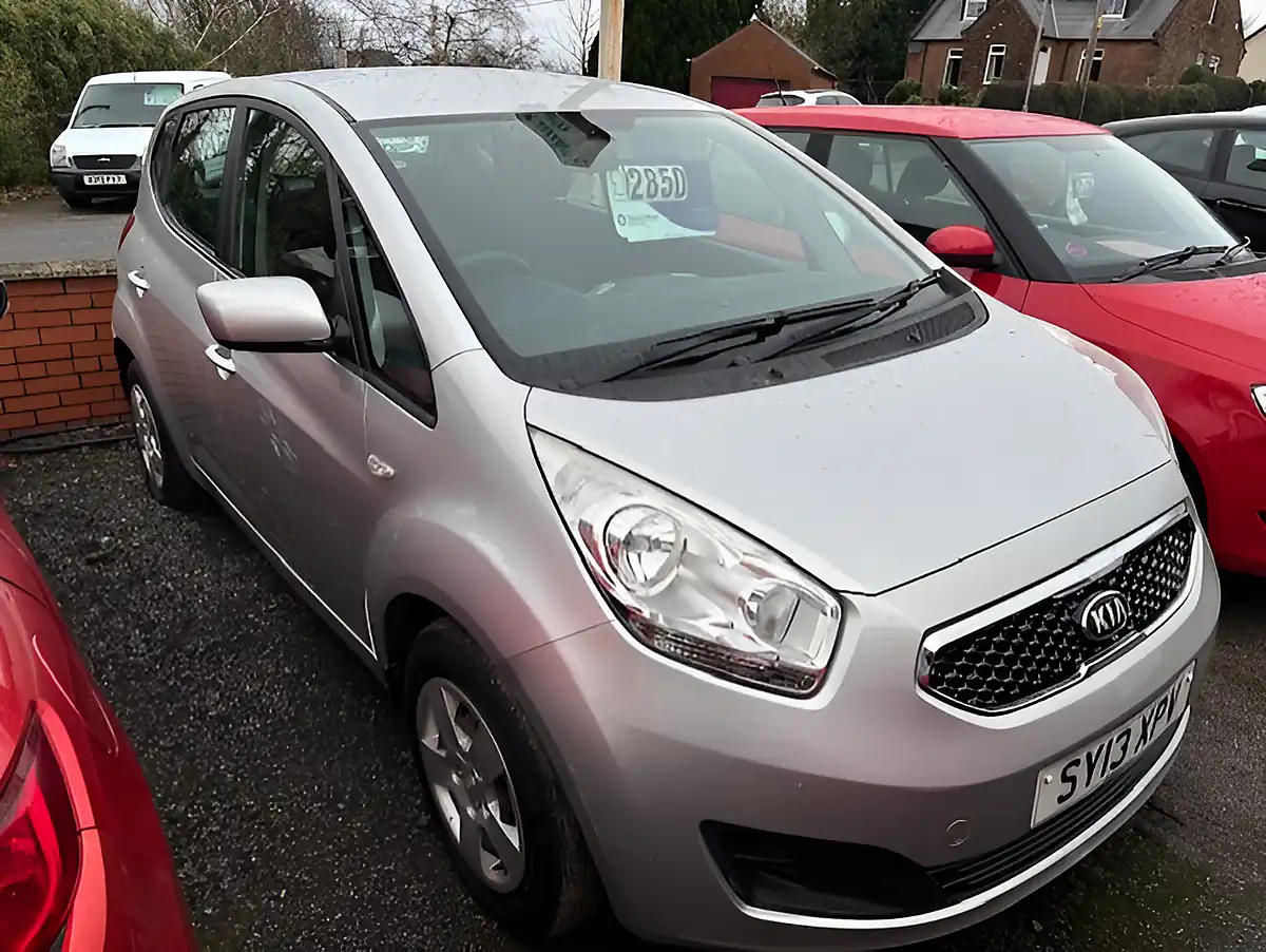Used 2013 Kia Venga Ecodynamics Silver - Front View