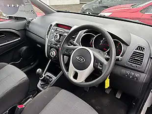 Used 2013 Kia Venga Ecodynamics Silver - Interior and Exterior details 4
