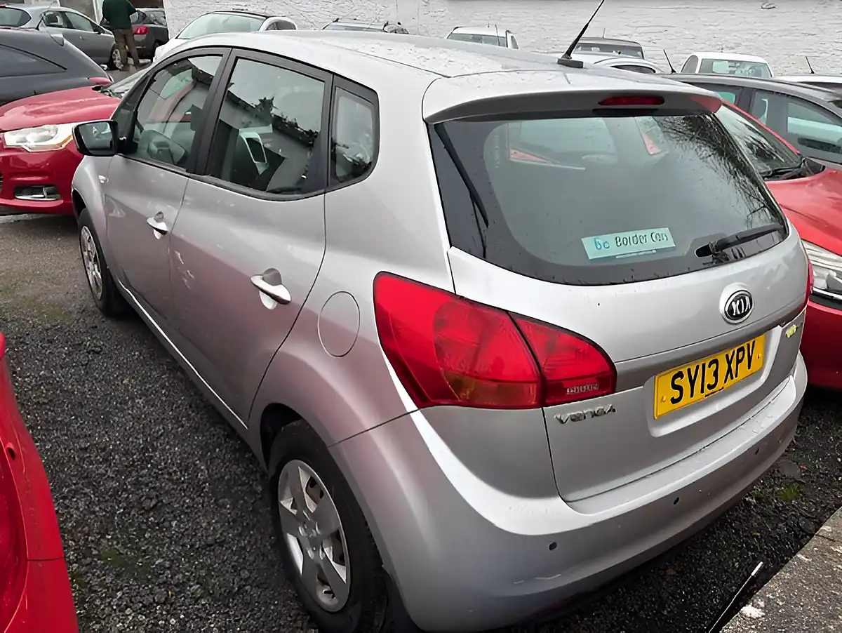 Used 2013 Kia Venga Ecodynamics Silver - Interior and Exterior details 6