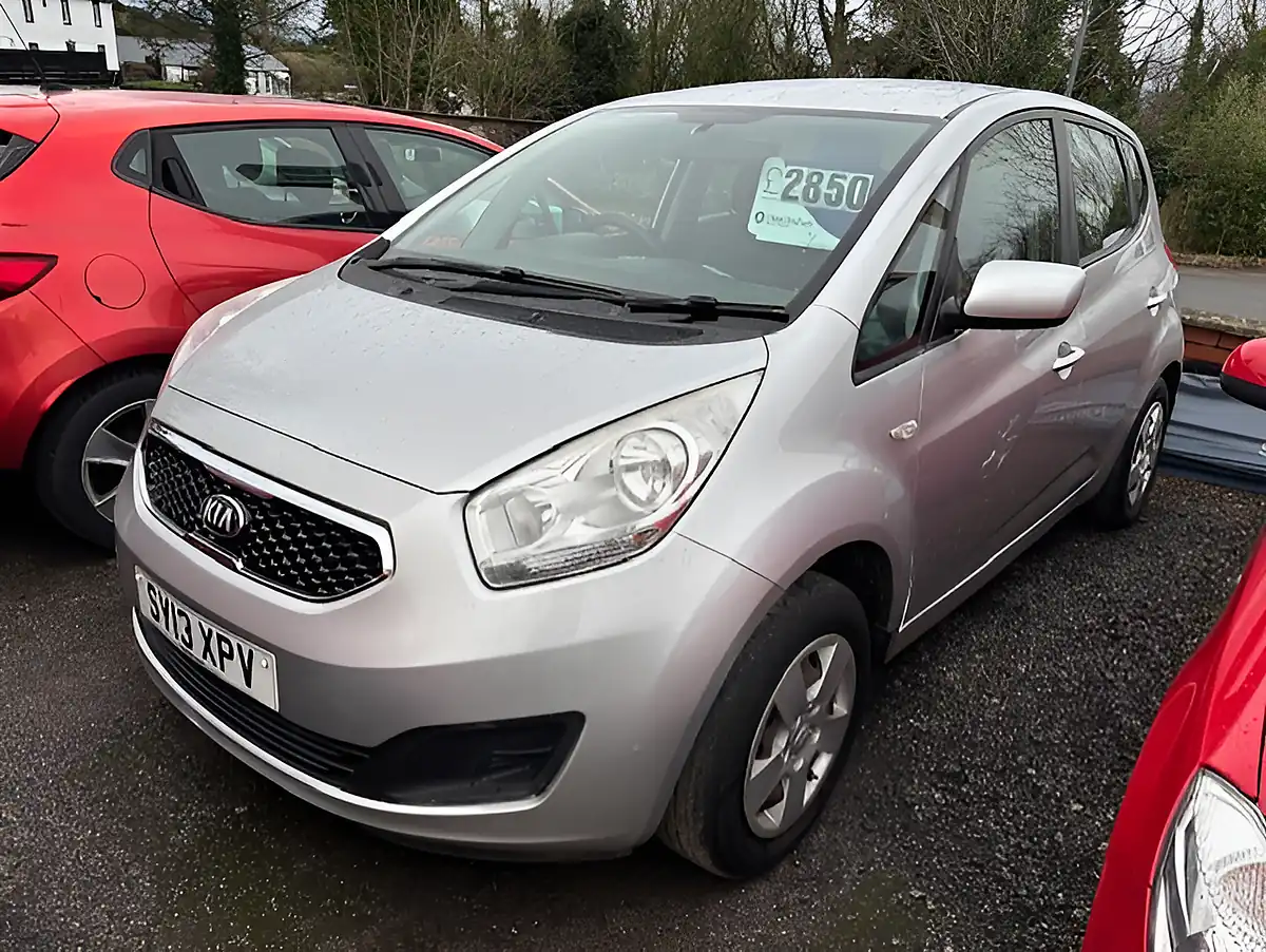 Used 2013 Kia Venga Ecodynamics Silver - Interior and Exterior details 7