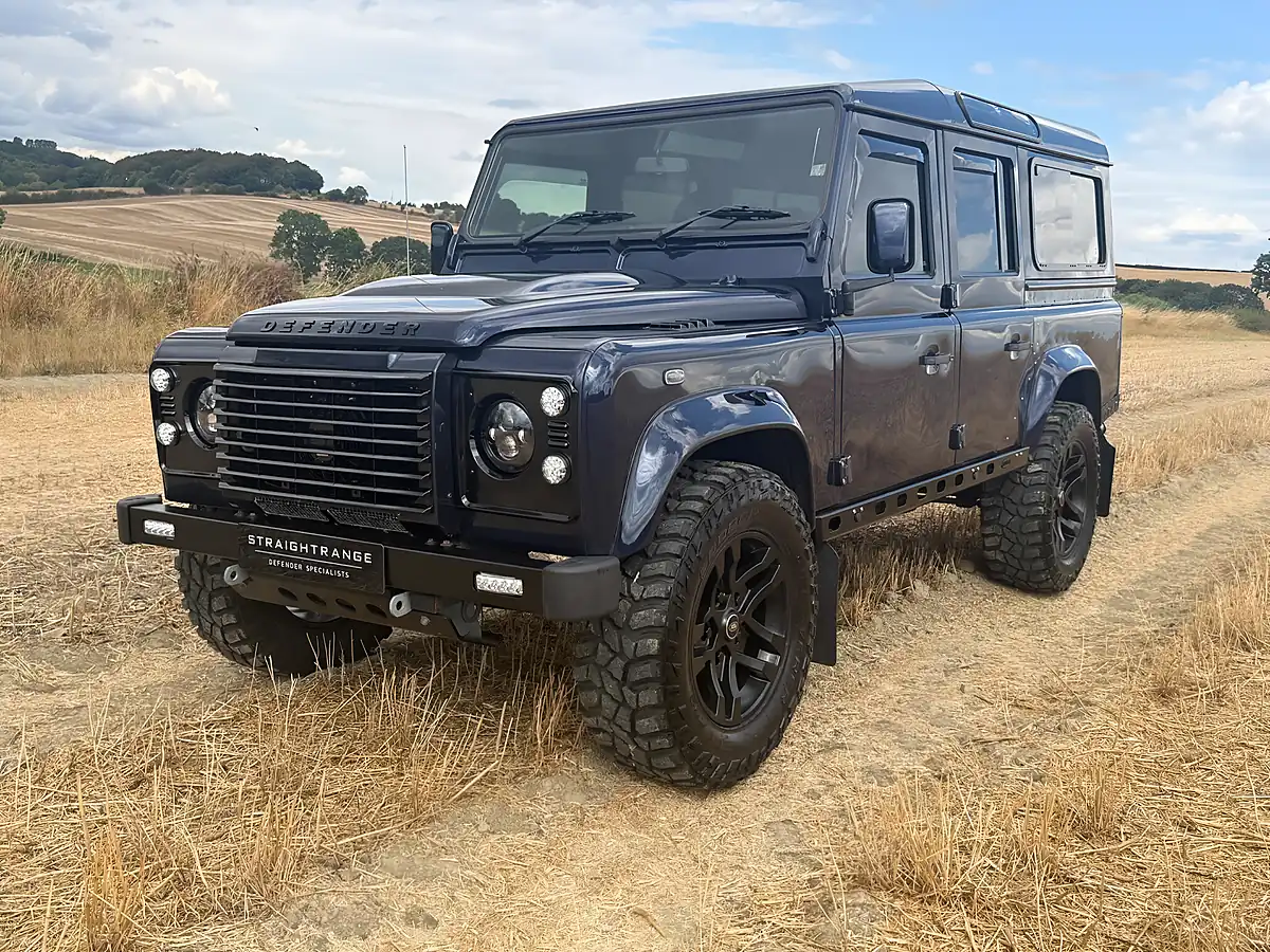 Used 2013 Land Rover Defender 110 Xs Station Wagon Loire Blue - Front View