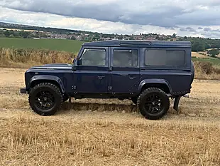 Used 2013 Land Rover Defender 110 Xs Station Wagon Loire Blue - Interior and Exterior details 10
