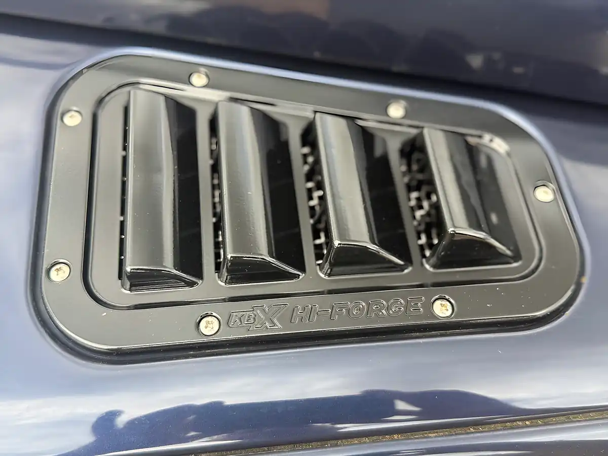 Used 2013 Land Rover Defender 110 Xs Station Wagon Loire Blue - Interior and Exterior details 20