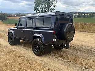 Used 2013 Land Rover Defender 110 Xs Station Wagon Loire Blue - Interior and Exterior details 4