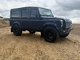 Used 2013 Land Rover Defender 110 Xs Station Wagon Loire Blue - Interior and Exterior details 6