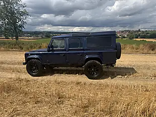 Used 2013 Land Rover Defender 110 Xs Station Wagon Loire Blue - Interior and Exterior details 8