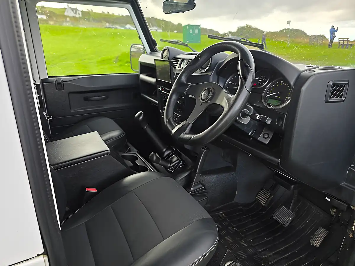 Used 2013 Land Rover Defender 90 Hard Top White - Interior and Exterior details 14