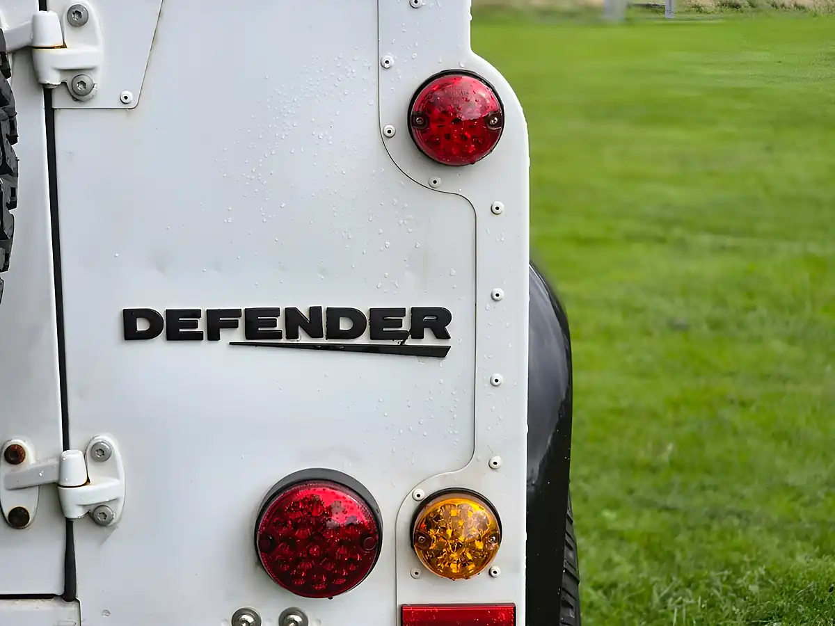 Used 2013 Land Rover Defender 90 Hard Top White - Interior and Exterior details 17