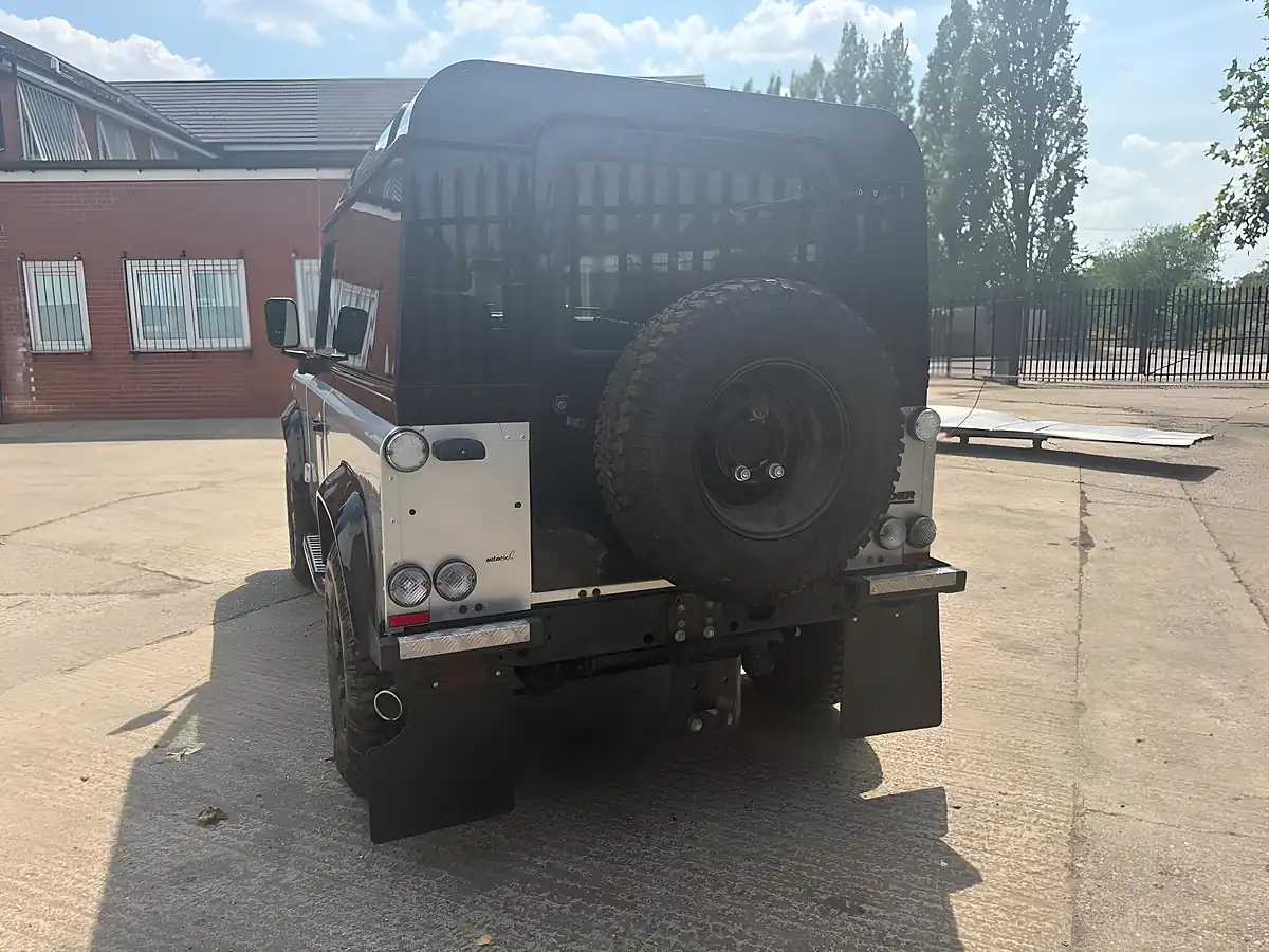 Used 2013 Land Rover Defender 90 Xs Hard Top Silver - Interior and Exterior details 10