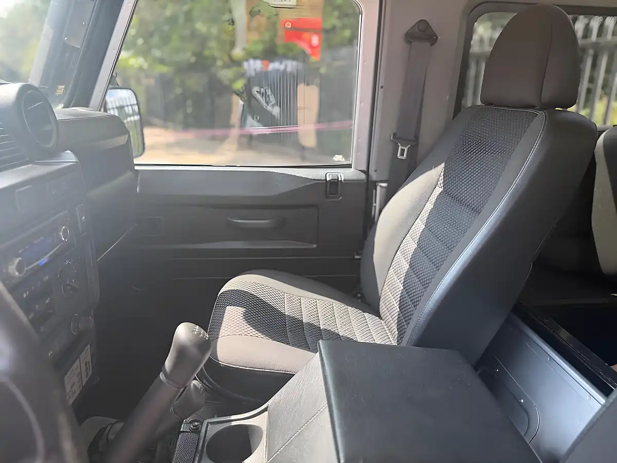 Used 2013 Land Rover Defender 90 Xs Hard Top Silver - Interior and Exterior details 3