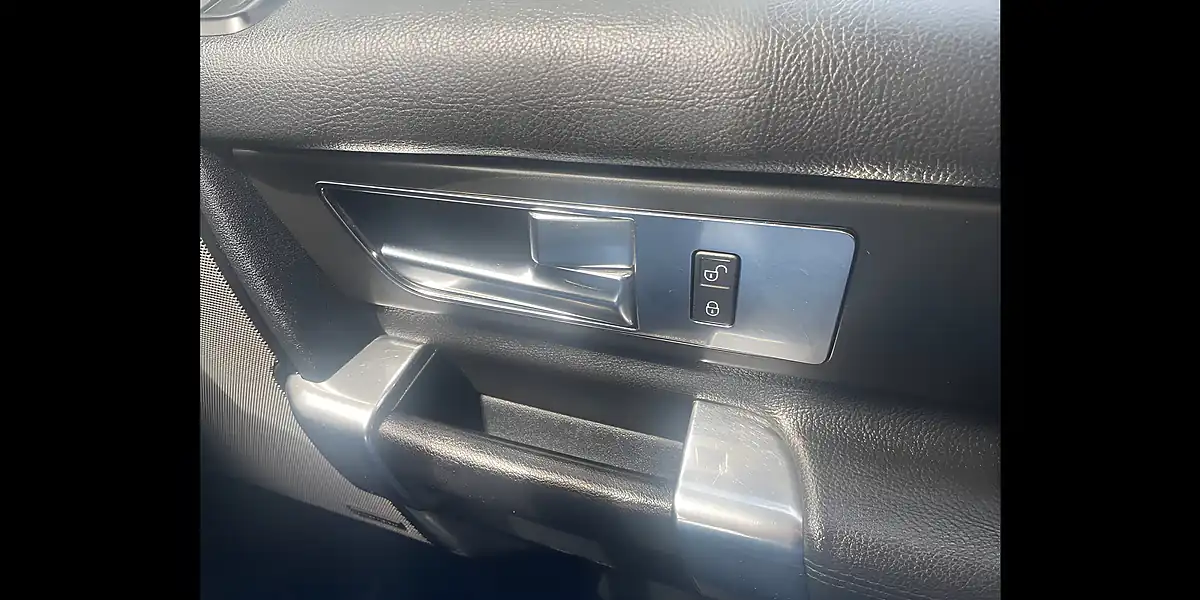 Used 2013 Land Rover Discovery 4 Grey - Interior and Exterior details 20